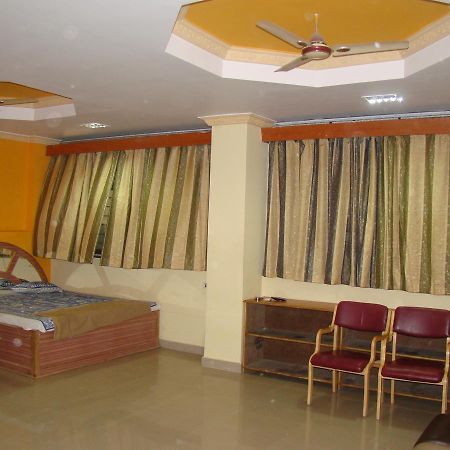 Mādhavaram Sreeniketanam Lodge מראה חיצוני תמונה