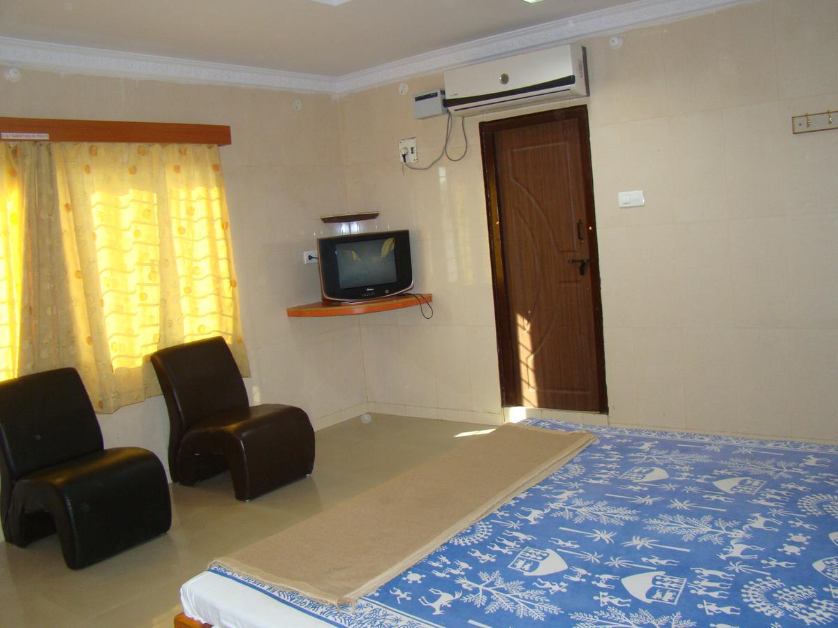 Mādhavaram Sreeniketanam Lodge מראה חיצוני תמונה