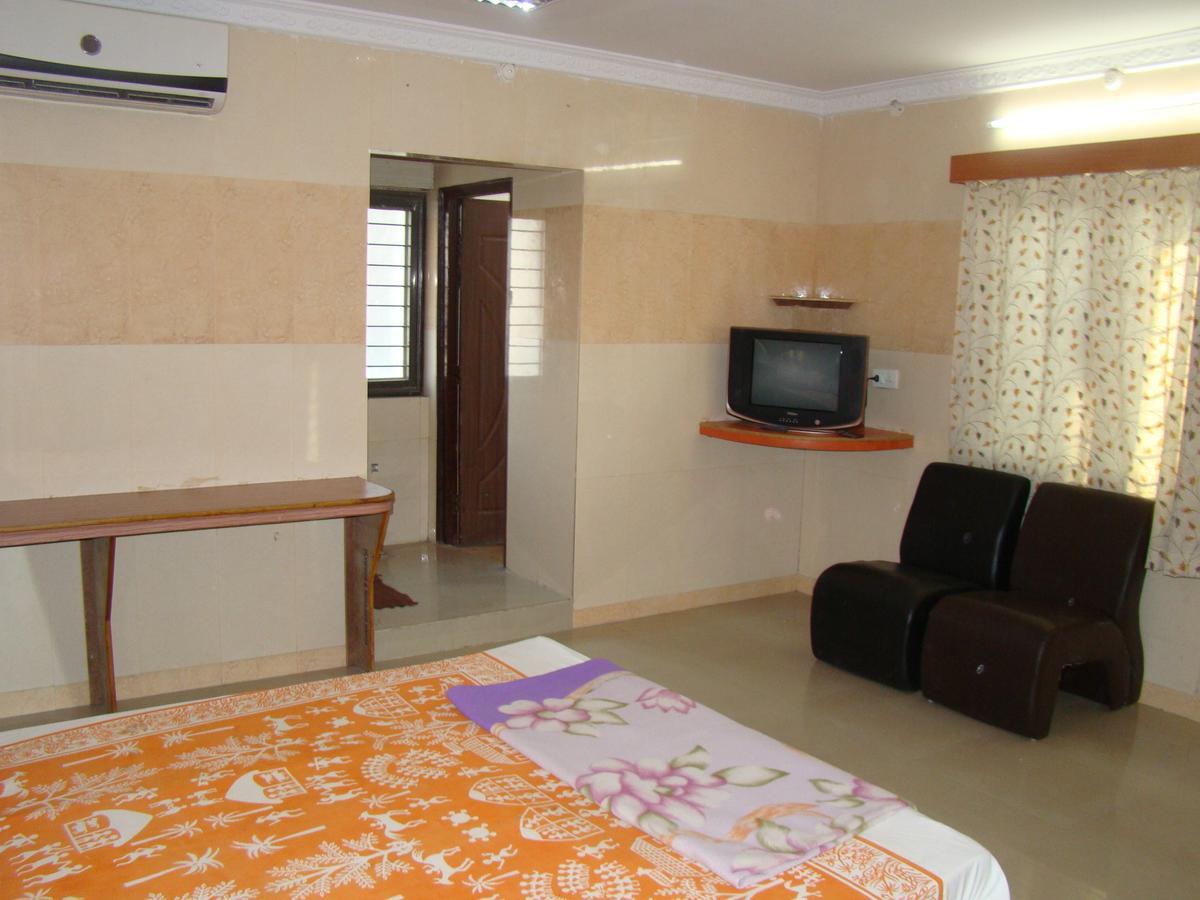 Mādhavaram Sreeniketanam Lodge מראה חיצוני תמונה