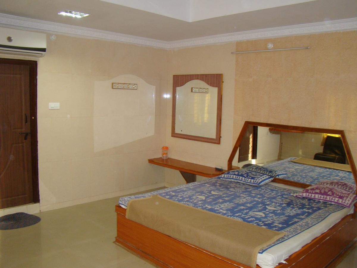 Mādhavaram Sreeniketanam Lodge מראה חיצוני תמונה