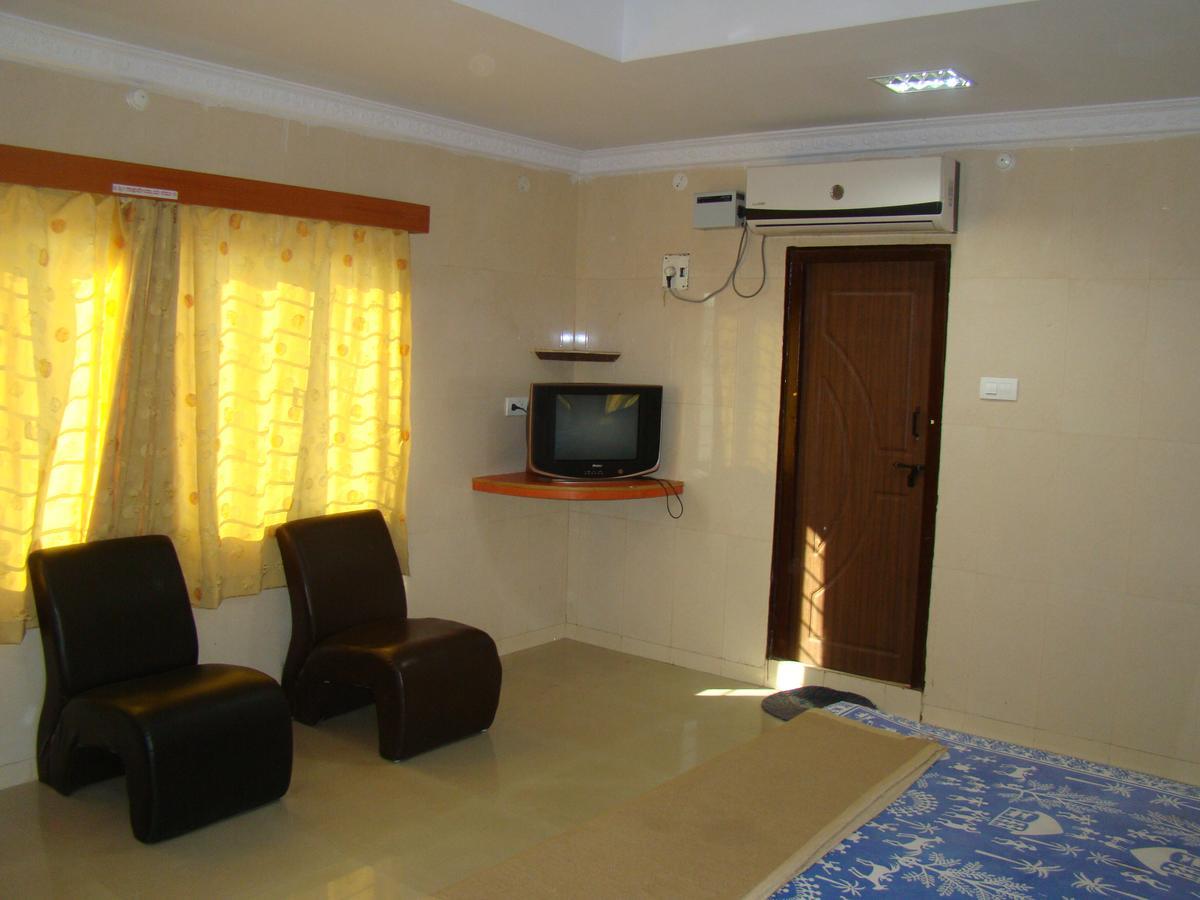 Mādhavaram Sreeniketanam Lodge מראה חיצוני תמונה
