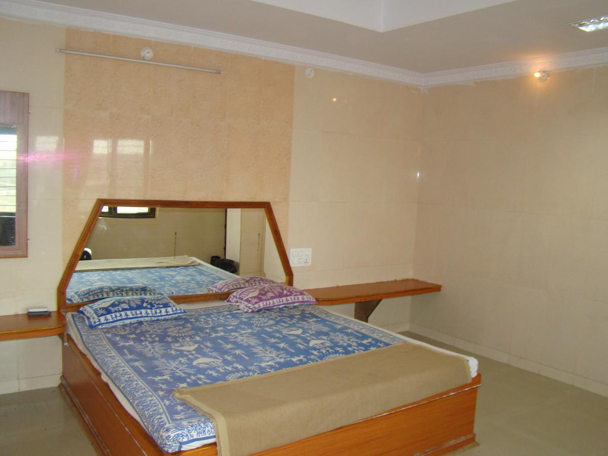 Mādhavaram Sreeniketanam Lodge מראה חיצוני תמונה