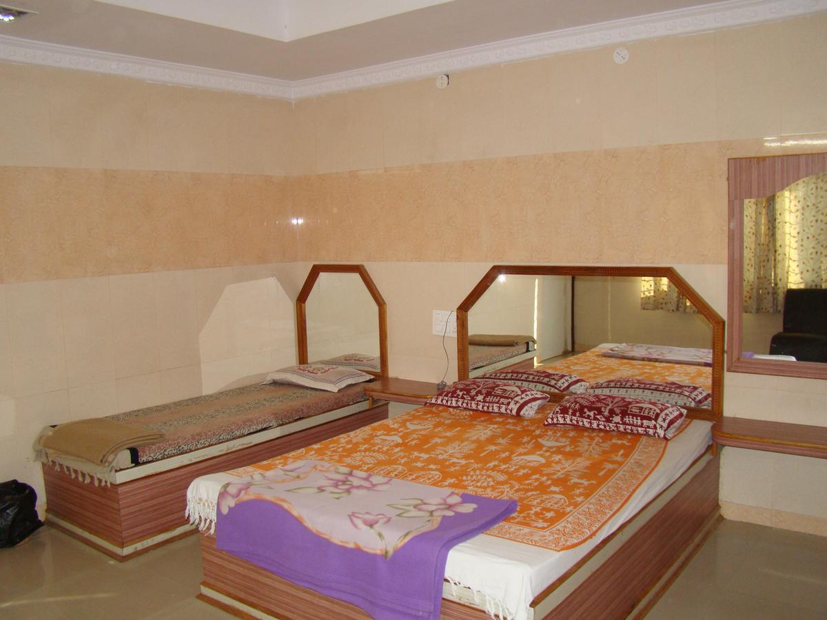 Mādhavaram Sreeniketanam Lodge מראה חיצוני תמונה