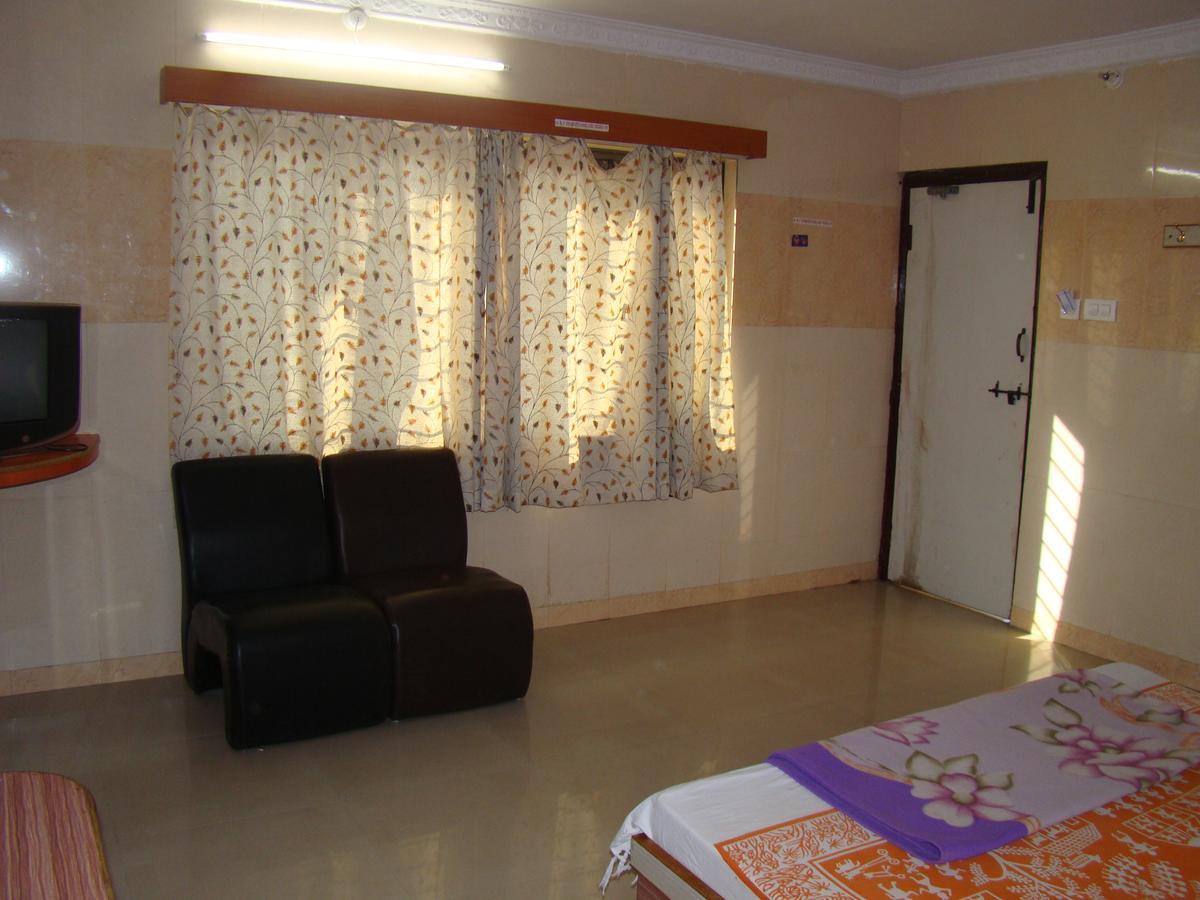 Mādhavaram Sreeniketanam Lodge מראה חיצוני תמונה